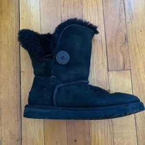 Womens Black ugg boots. Size 6...gently worn. Button detail on side